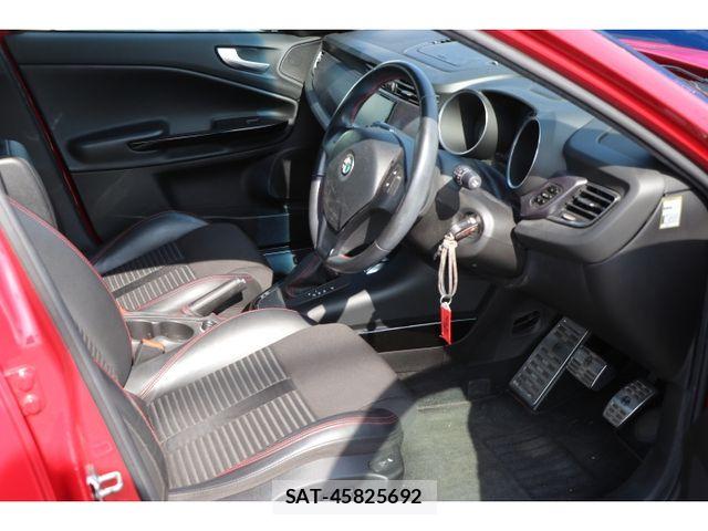 ALFA ROMEO GIULIETTA 2013-02 5859202-12