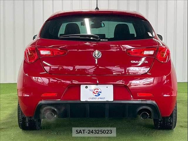 ALFA ROMEO GIULIETTA 2021-06 6275575-13