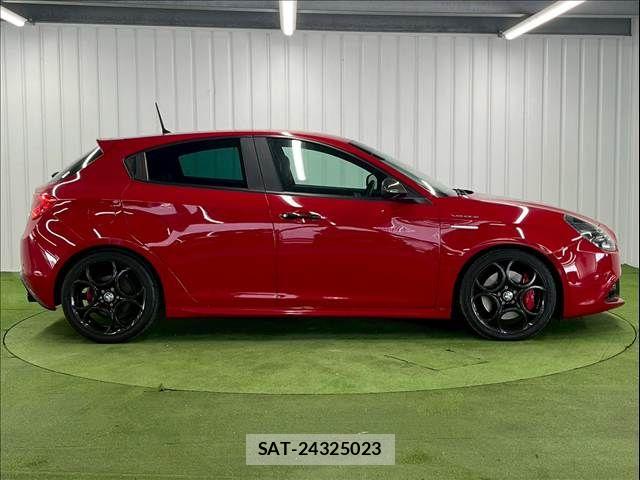 ALFA ROMEO GIULIETTA 2021-06 6275575-14