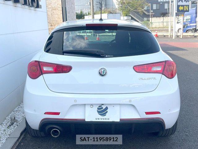 ALFA ROMEO GIULIETTA 2017-11 6494519-15
