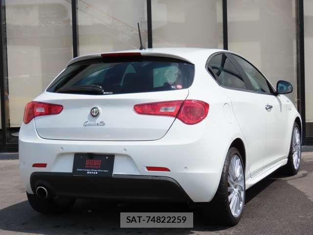 ALFA ROMEO GIULIETTA 2016-08 7213577-2