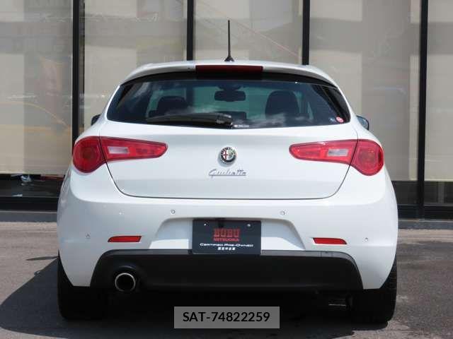 ALFA ROMEO GIULIETTA 2016-08 7213577-6