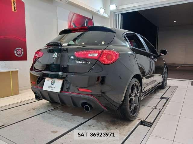ALFA ROMEO GIULIETTA 2021-05 7214046-3