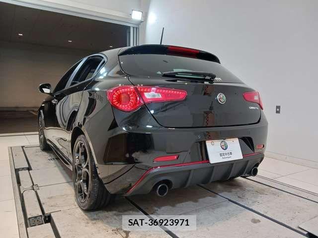 ALFA ROMEO GIULIETTA 2021-05 7214046-5