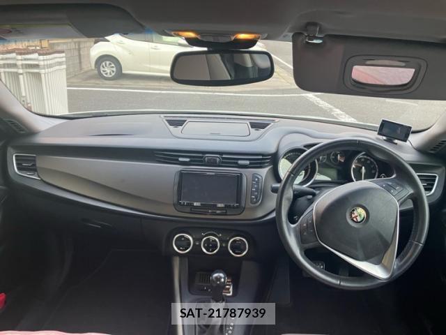 ALFA ROMEO GIULIETTA 2015-03 8097716-18