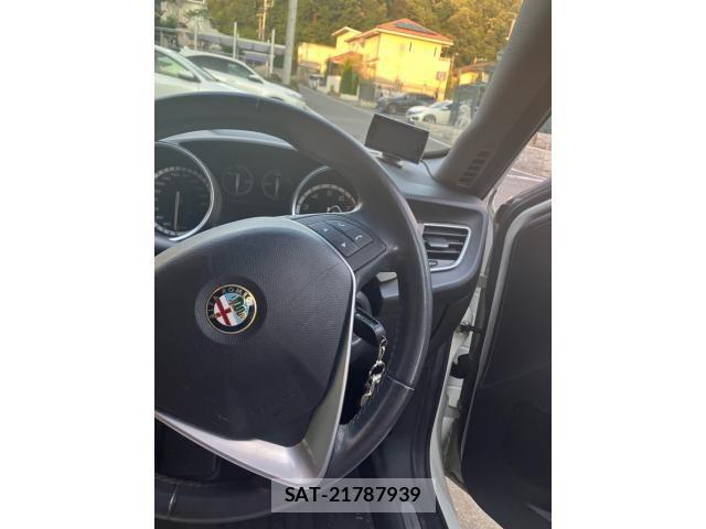 ALFA ROMEO GIULIETTA 2015-03 8097716-19
