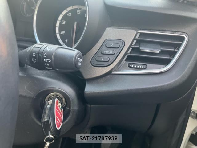 ALFA ROMEO GIULIETTA 2015-03 8097716-23