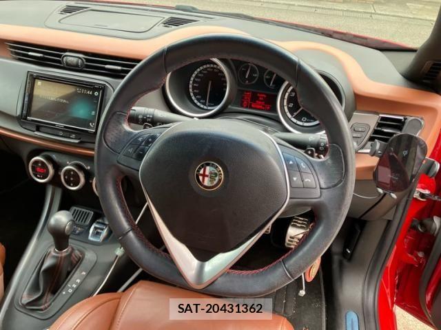 ALFA ROMEO GIULIETTA 2016-07 8364474-12