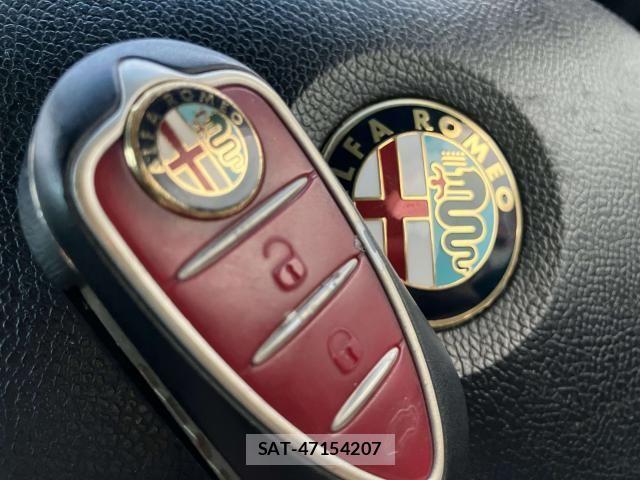 ALFA ROMEO GIULIETTA 2012-06 8410579-17