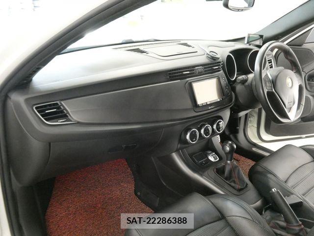 ALFA ROMEO GIULIETTA 2015-01 8560915-19