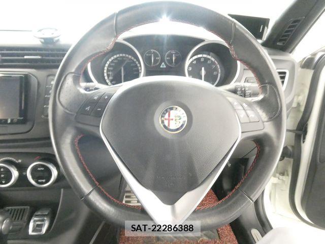 ALFA ROMEO GIULIETTA 2015-01 8560915-20
