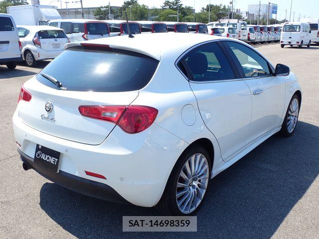 ALFA ROMEO GIULIETTA 2016-02 8560911-10