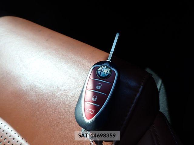ALFA ROMEO GIULIETTA 2016-02 8560911-28