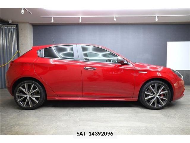 ALFA ROMEO GIULIETTA 2017-09 8684972-10