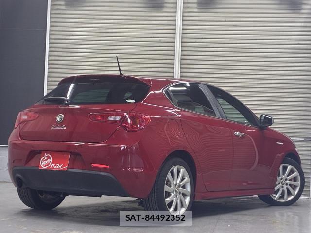 ALFA ROMEO GIULIETTA 2012-05 8883223-9