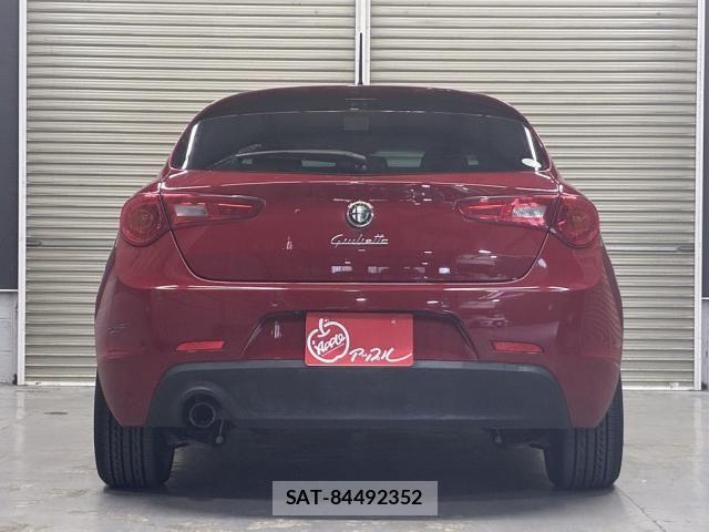 ALFA ROMEO GIULIETTA 2012-05 8883223-11