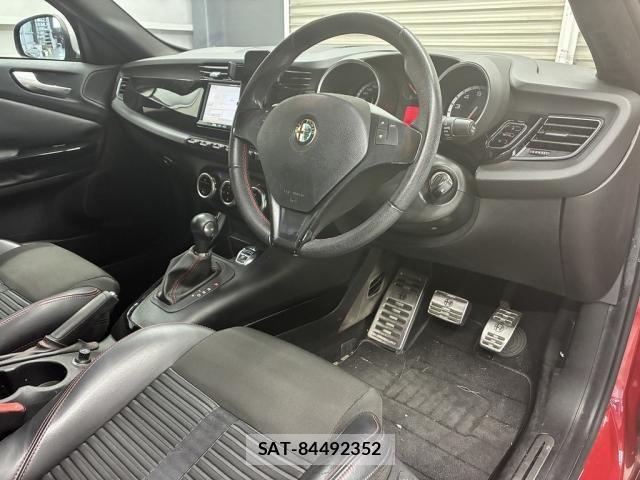 ALFA ROMEO GIULIETTA 2012-05 8883223-13