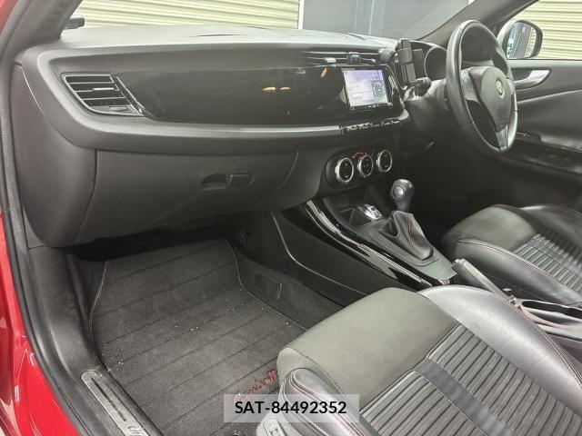 ALFA ROMEO GIULIETTA 2012-05 8883223-17