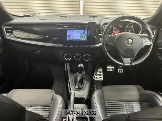 ALFA ROMEO GIULIETTA 2012-05 8883223-19