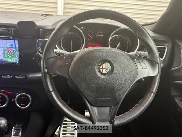 ALFA ROMEO GIULIETTA 2012-05 8883223-20