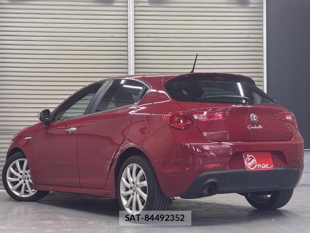 ALFA ROMEO GIULIETTA 2012-05 8883223-7