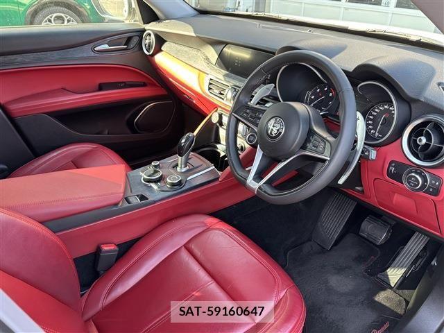 ALFA ROMEO STELVIO 2019-03 1177592-11