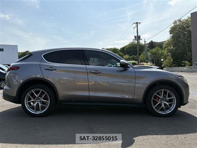 ALFA ROMEO STELVIO 2018-07 1202198-3