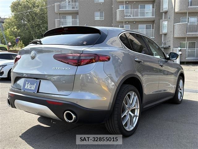ALFA ROMEO STELVIO 2018-07 1202198-4