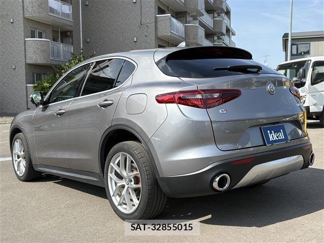 ALFA ROMEO STELVIO 2018-07 1202198-6