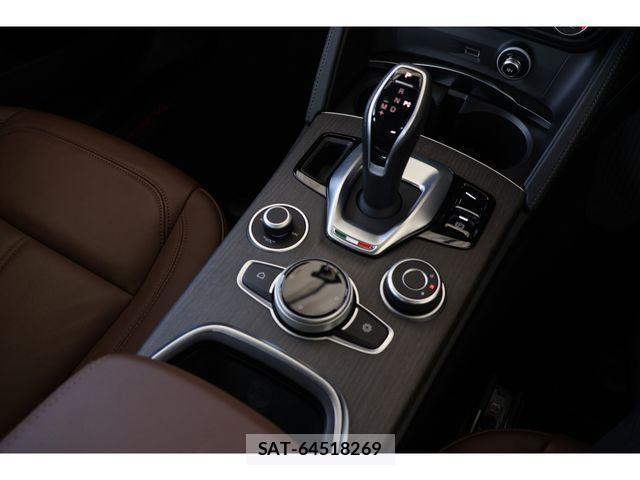 ALFA ROMEO STELVIO 2023-01 3764626-16
