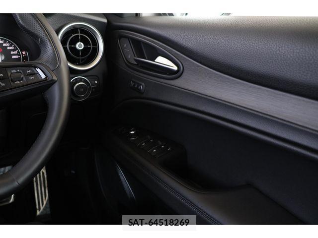 ALFA ROMEO STELVIO 2023-01 3764626-18