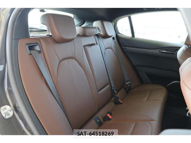 ALFA ROMEO STELVIO 2023-01 3764626-25