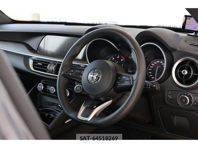 ALFA ROMEO STELVIO 2023-01 3764626-7