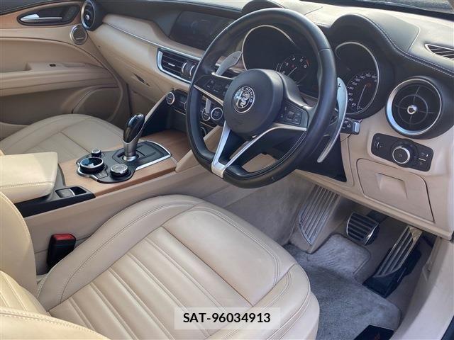 ALFA ROMEO STELVIO 2019-02 3932938-11