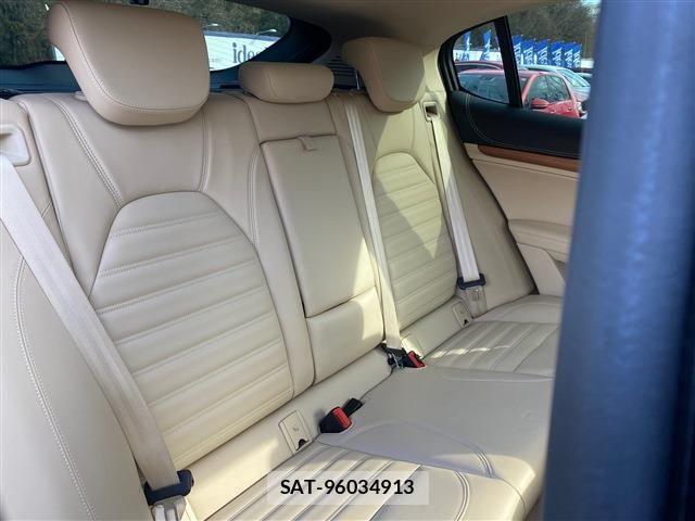 ALFA ROMEO STELVIO 2019-02 3932938-13