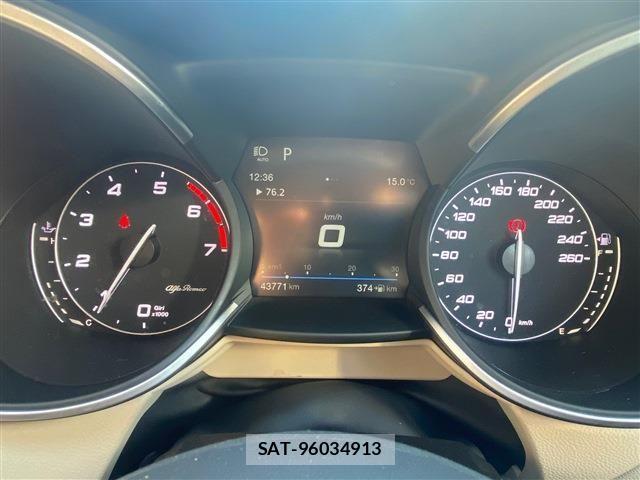 ALFA ROMEO STELVIO 2019-02 3932938-17