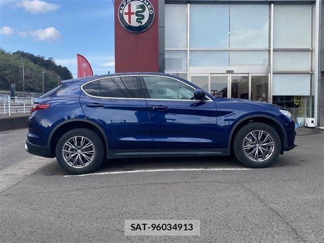 ALFA ROMEO STELVIO 2019-02 3932938-3