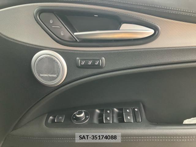 ALFA ROMEO STELVIO 2022-03 6008228-20
