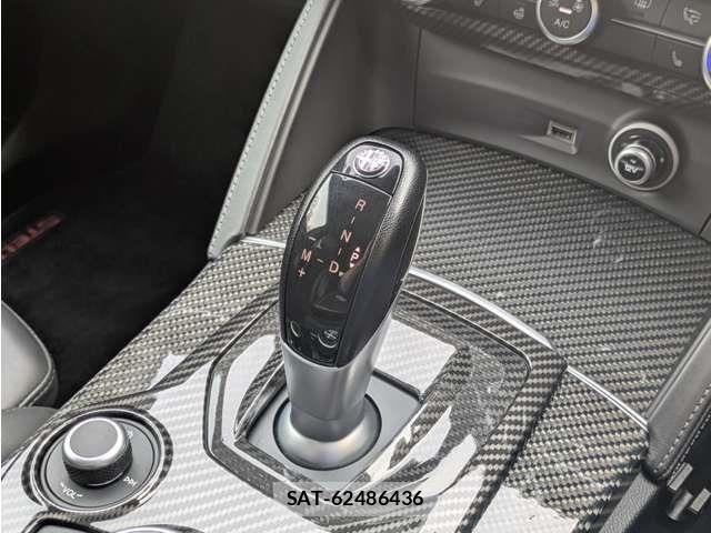 ALFA ROMEO STELVIO 2020-08 6750720-21