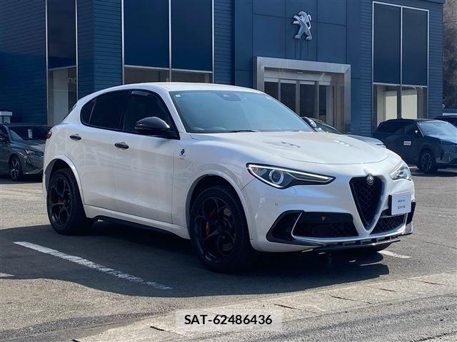 ALFA ROMEO STELVIO 2020-08 6750720-2