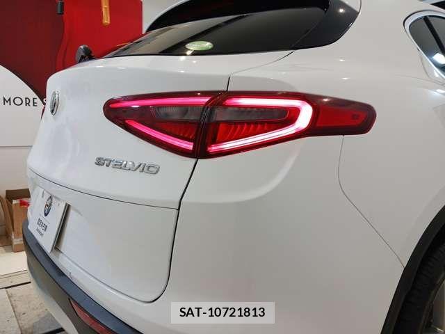 ALFA ROMEO STELVIO 2018-07 7214054-7