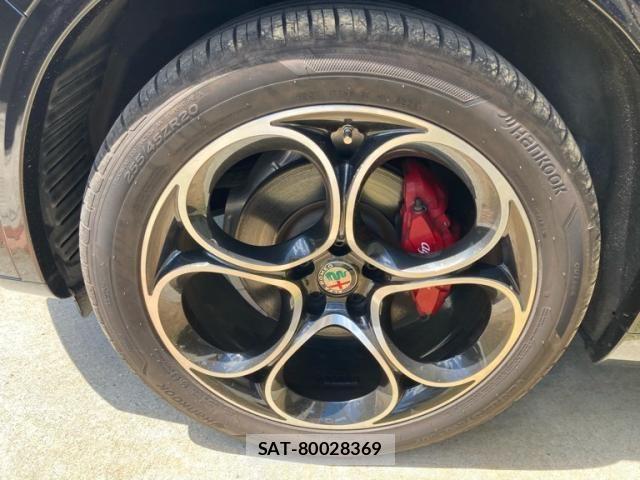 ALFA ROMEO STELVIO 2021-11 7214059-13