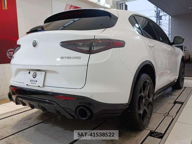 ALFA ROMEO STELVIO 2023-06 7325244-3