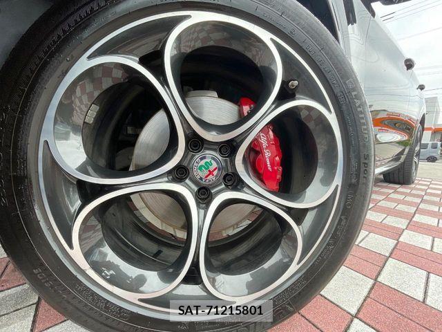 ALFA ROMEO STELVIO 2021-06 7499301-13