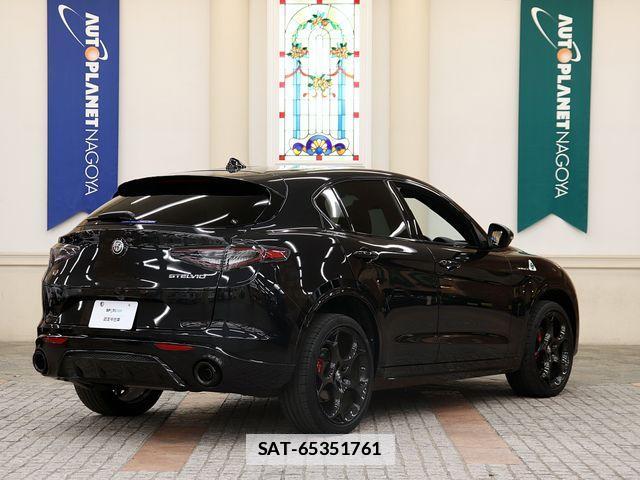 ALFA ROMEO STELVIO 2023-06 7902154-2