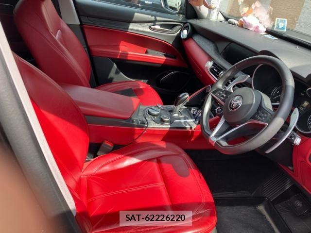ALFA ROMEO STELVIO 2019-03 7978352-14
