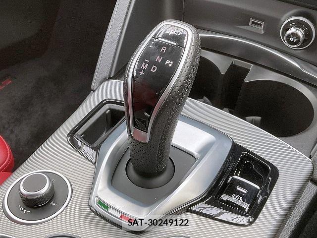 ALFA ROMEO STELVIO 2022-04 7978351-11