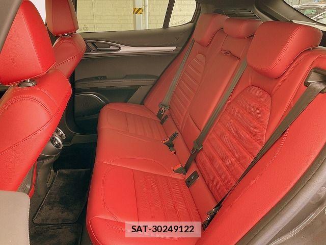 ALFA ROMEO STELVIO 2022-04 7978351-12