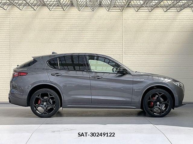 ALFA ROMEO STELVIO 2022-04 7978351-17