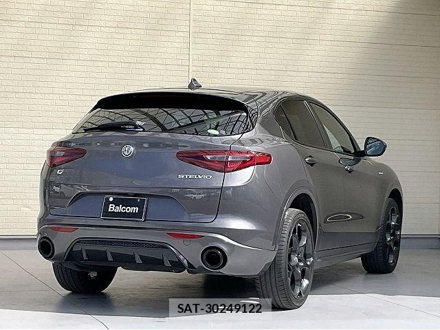 ALFA ROMEO STELVIO 2022-04 7978351-1
